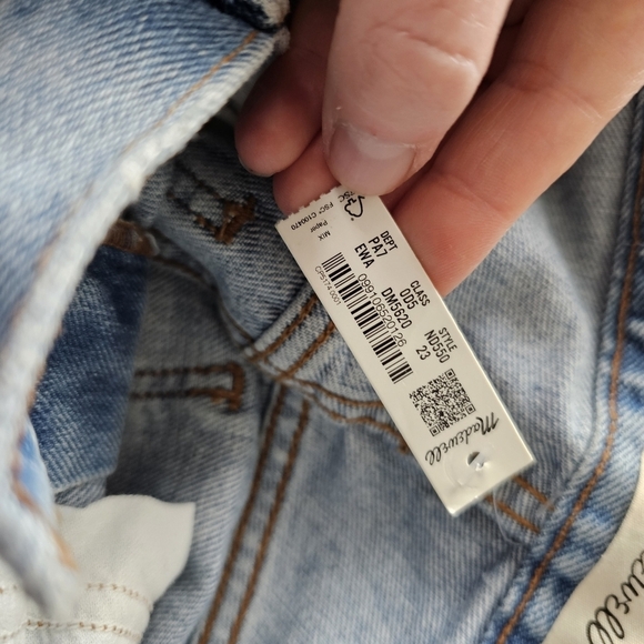 Madewell Baggy Straight Jeans in Earlhurst Wash: Ripped Edition - Picture 8 of 9